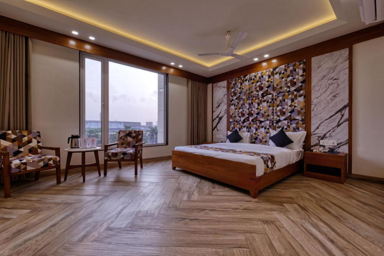 Hotel Flourish International 아흐메다바드 외부 사진