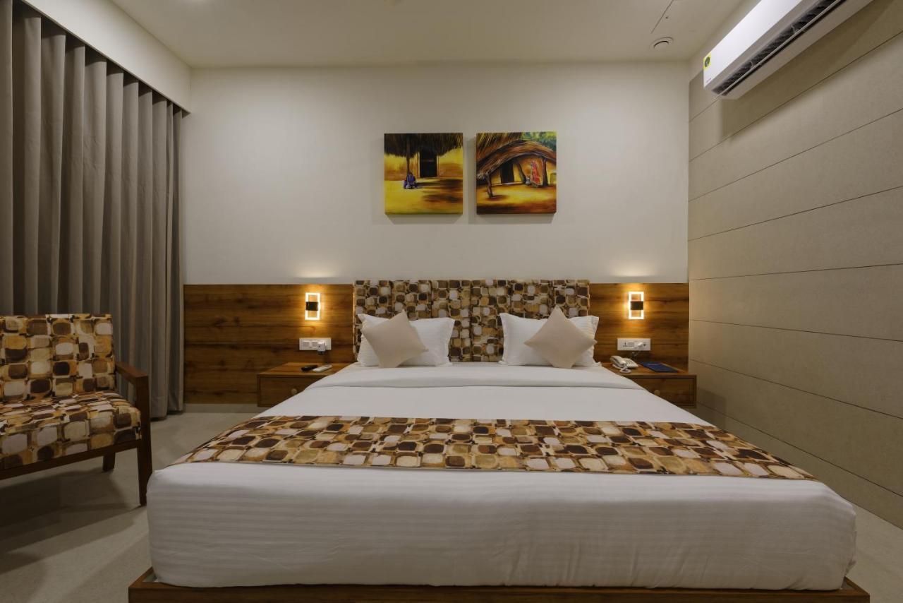 Hotel Flourish International 아흐메다바드 외부 사진