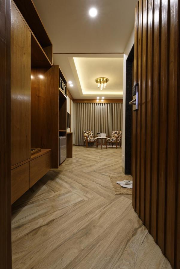 Hotel Flourish International 아흐메다바드 외부 사진