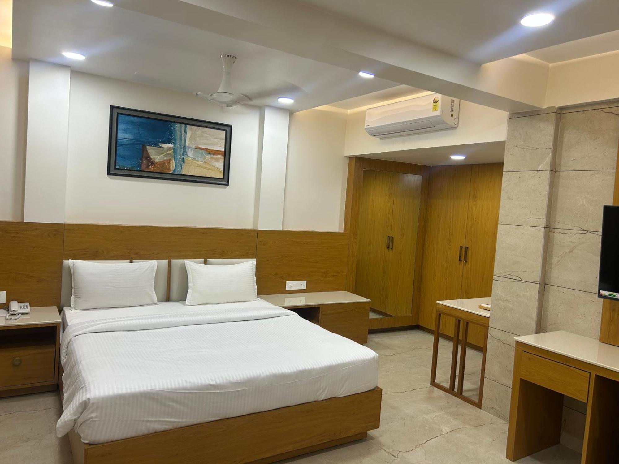 Hotel Flourish International 아흐메다바드 외부 사진
